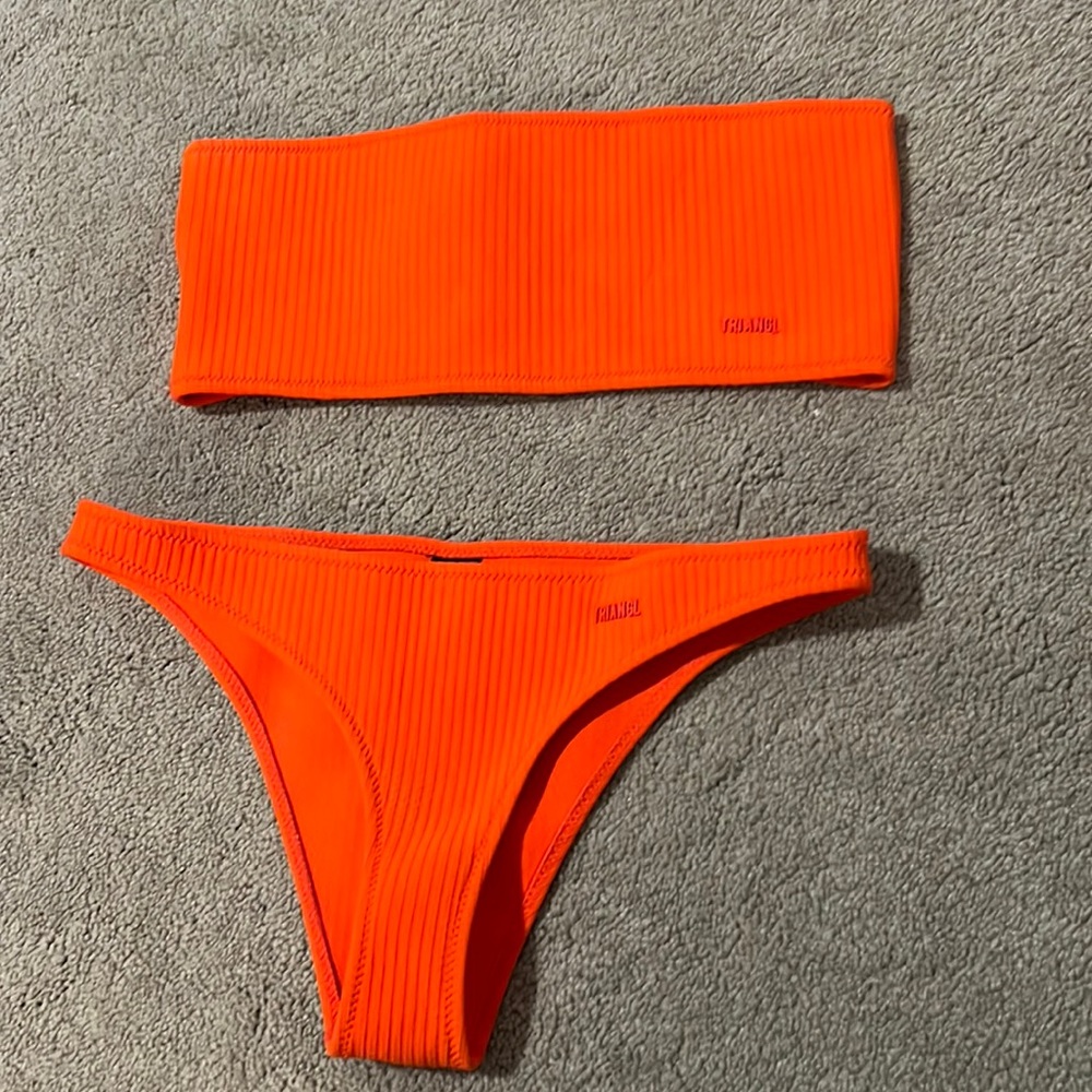 Orange tringl strapless bathing suit
